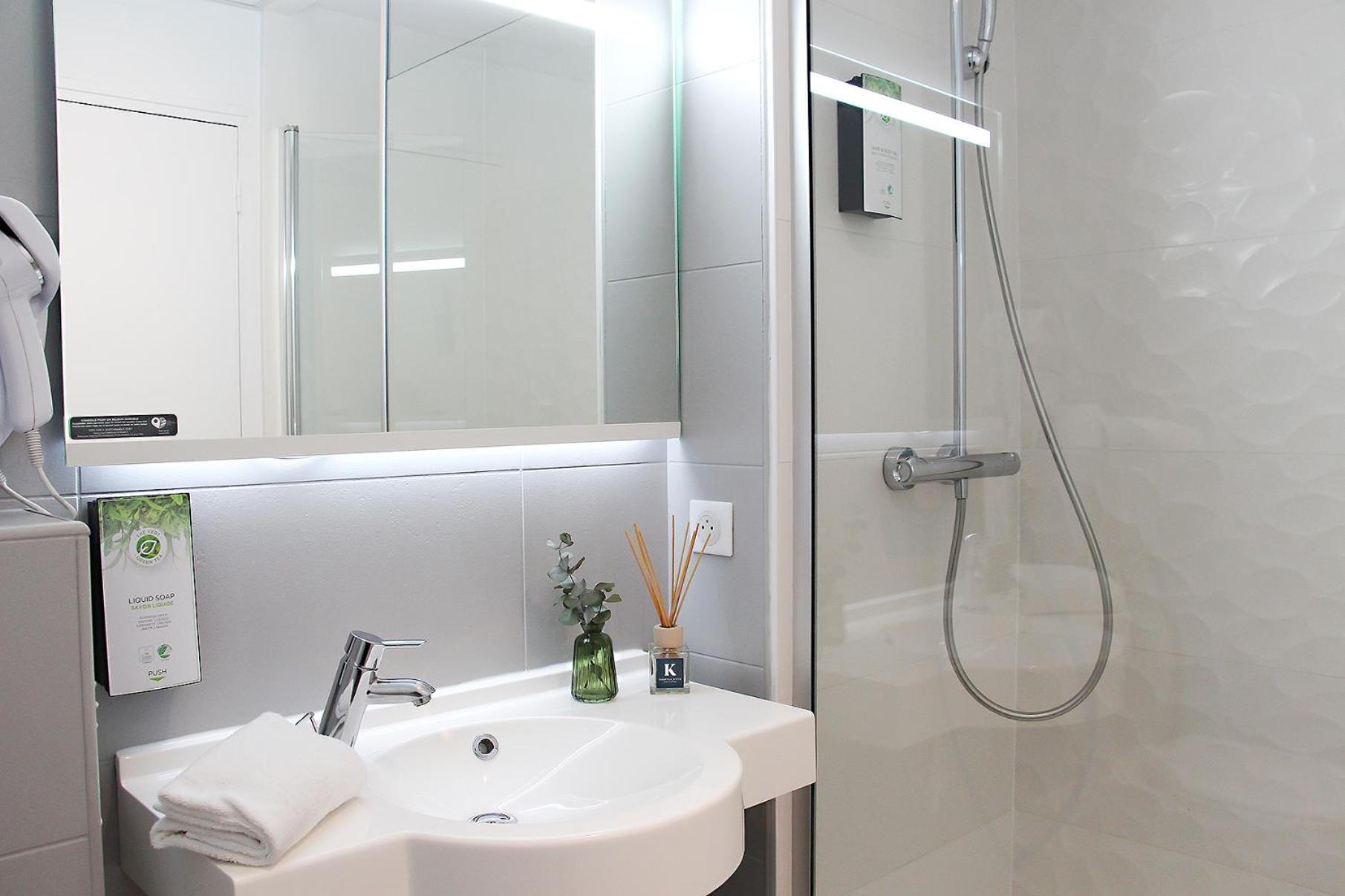 Hotel Kyriad La Rochelle Centre Ville ภายนอก รูปภาพ