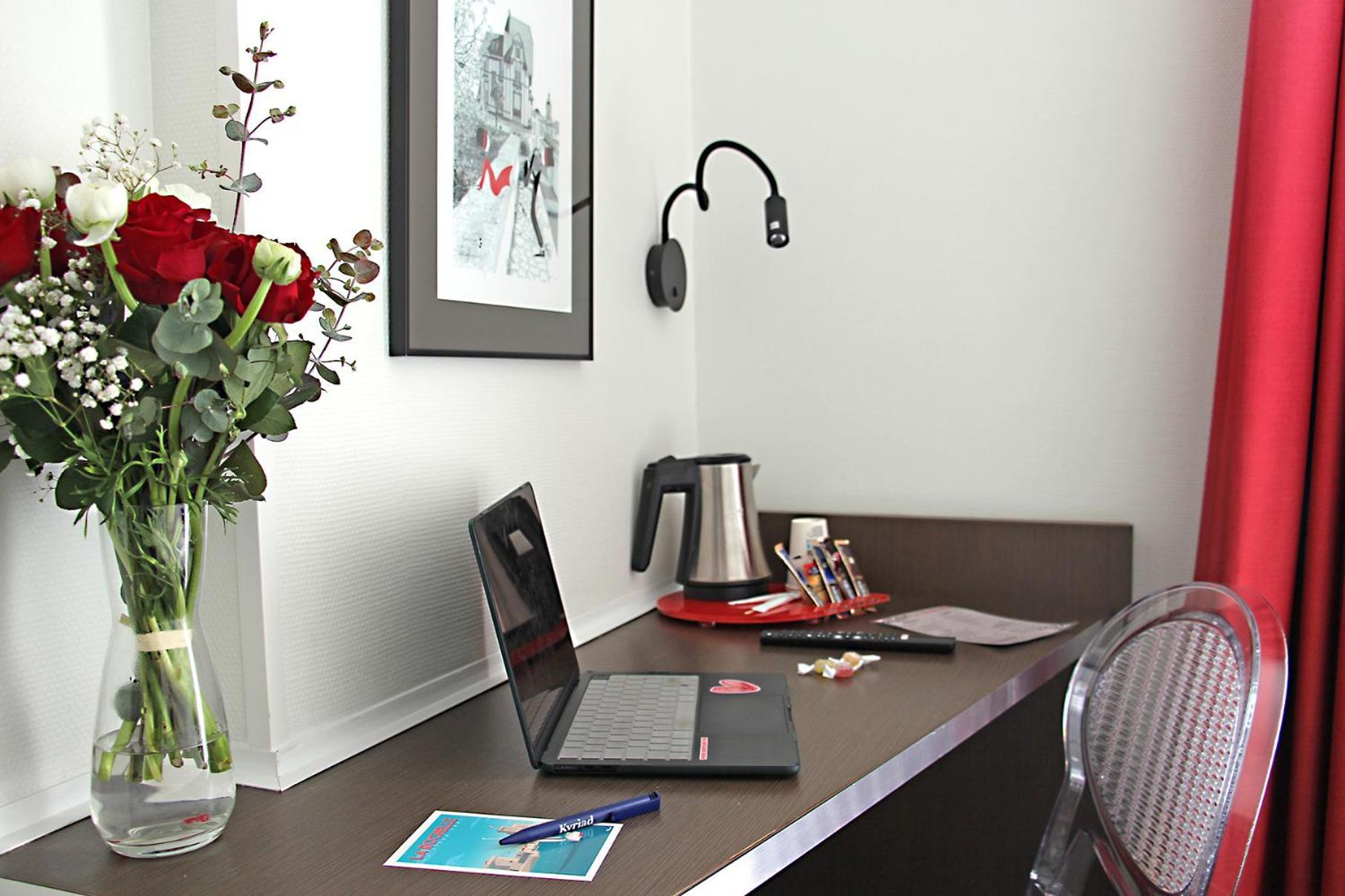Hotel Kyriad La Rochelle Centre Ville ภายนอก รูปภาพ